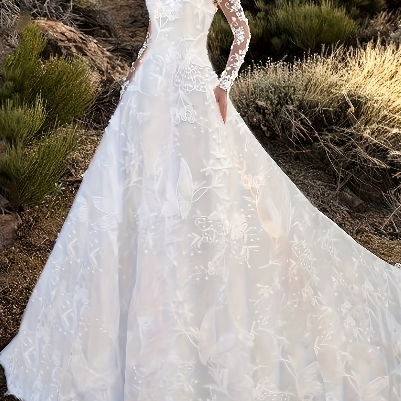 Vestido de boda de la longitud del piso del cordón, vestido de boda sin espalda de la manga larga elegante del cuello de V, ropa de las mujeres