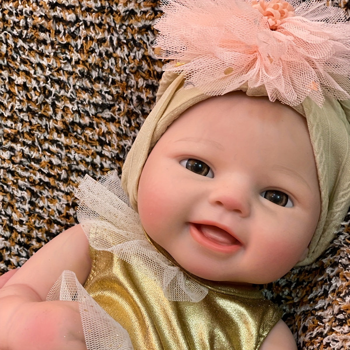 15.75inch Cuddly Bebe Reborn Girl Full Body Solid Silicone Reborn Doll Artist Oil Paint Skin Handmade Lifelike Realistic Art Baby Doll Soft Touch Feeling Can Have A Bath For Christmas Gift