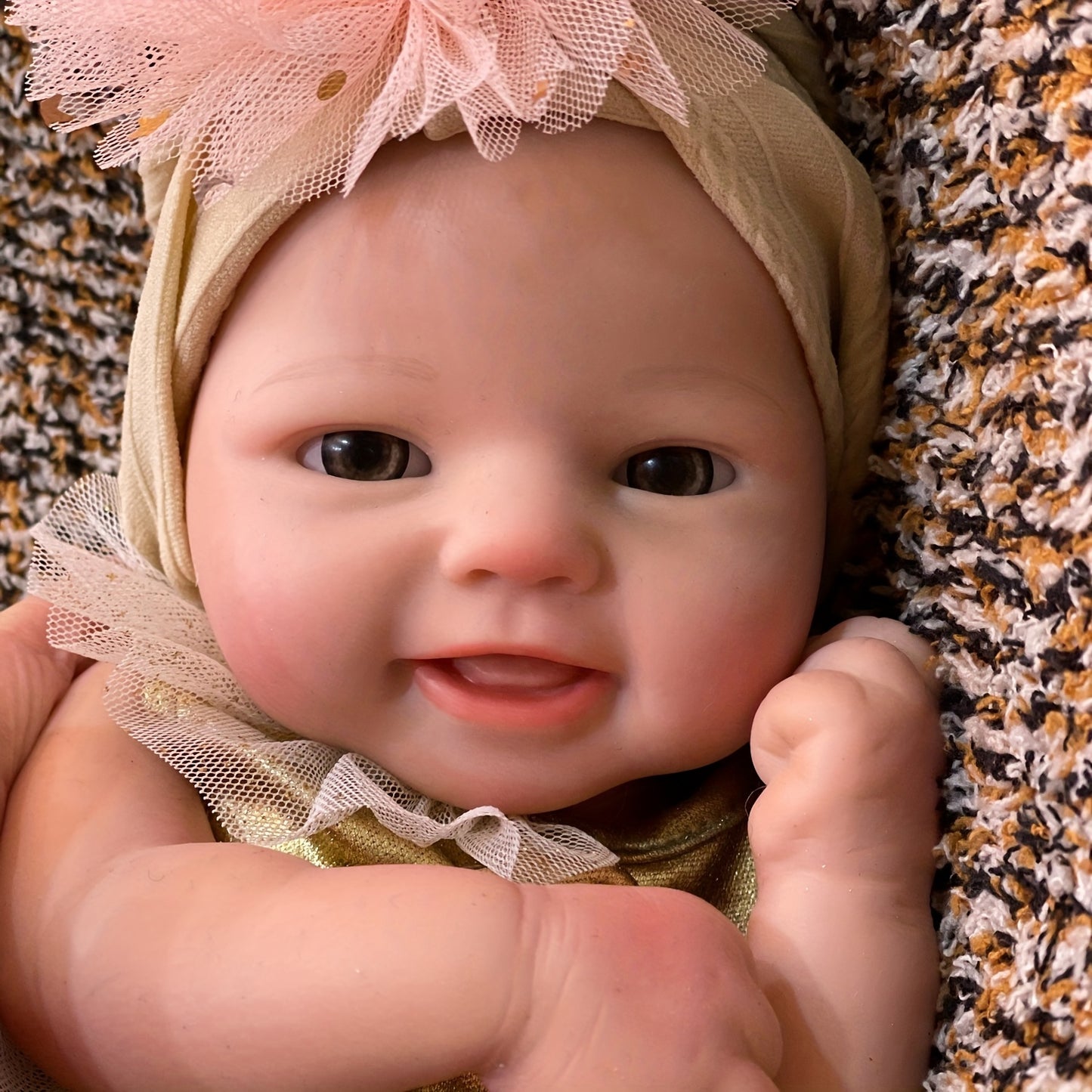 15.75inch Cuddly Bebe Reborn Girl Full Body Solid Silicone Reborn Doll Artist Oil Paint Skin Handmade Lifelike Realistic Art Baby Doll Soft Touch Feeling Can Have A Bath For Christmas Gift