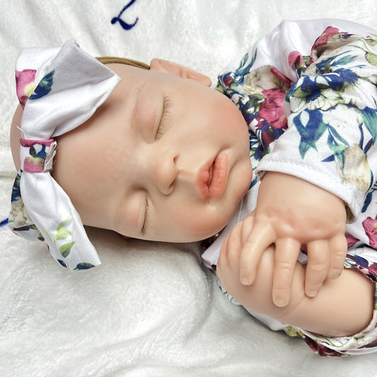 22 Inch\u002F55cm All Silicone Big Sleeping Girl Reborn Doll - A Lifelike Full Body Soft Solid Silicone Newborn Baby Doll Perfect for Collection Gift Halloween\u002FThanksgiving Day\u002FChristmas gift