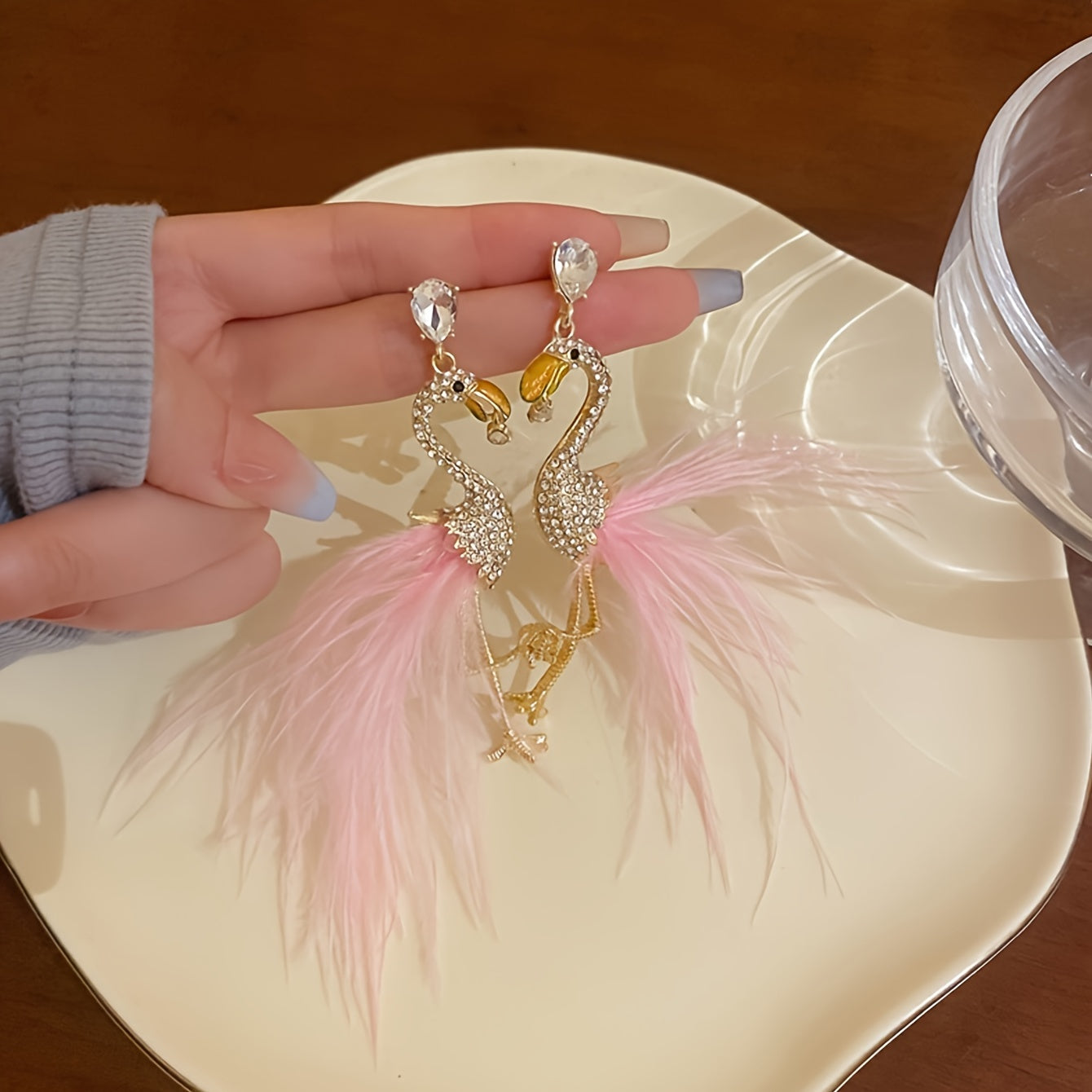 Único creativo Flamingo pluma diseño colgante pendientes aleación 14K chapado en oro joyería con diamantes de imitación con incrustaciones personalidad pendientes del partido