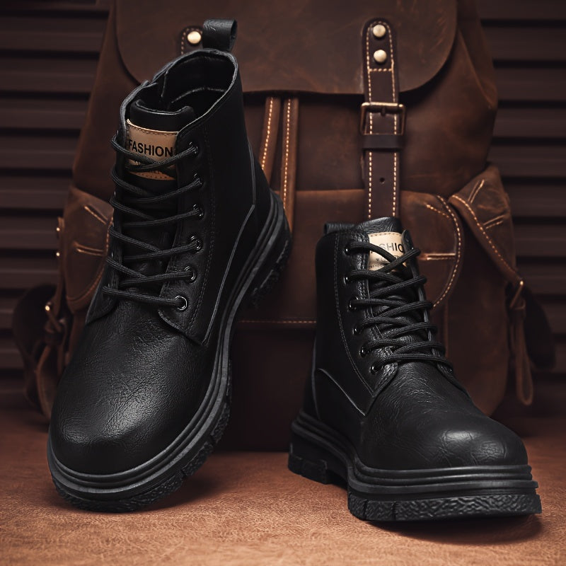 Botas masculinas de cano alto com estampa de alfabeto sólida e parte superior de couro PU, sapatos antiderrapantes resistentes ao desgaste com cadarços para uso casual ao ar livre