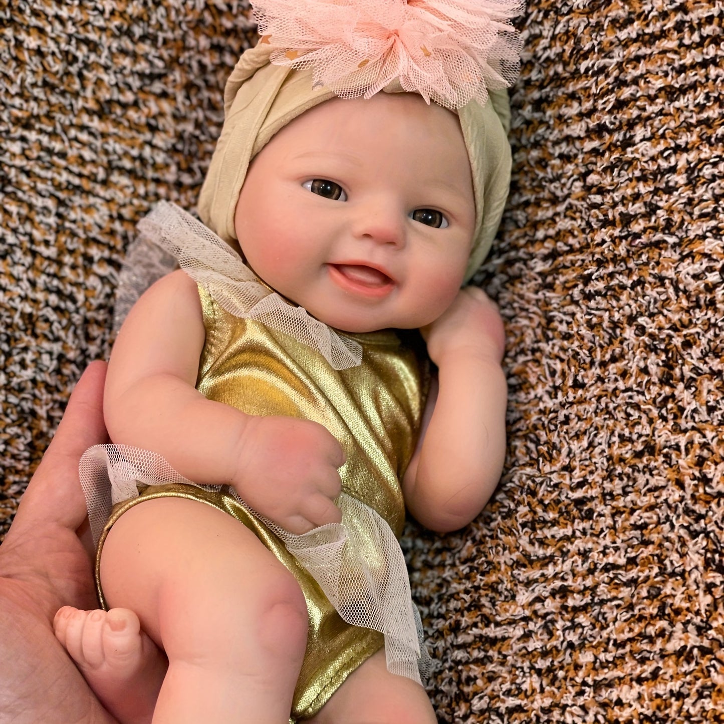 15.75inch Cuddly Bebe Reborn Girl Full Body Solid Silicone Reborn Doll Artist Oil Paint Skin Handmade Lifelike Realistic Art Baby Doll Soft Touch Feeling Can Have A Bath For Christmas Gift