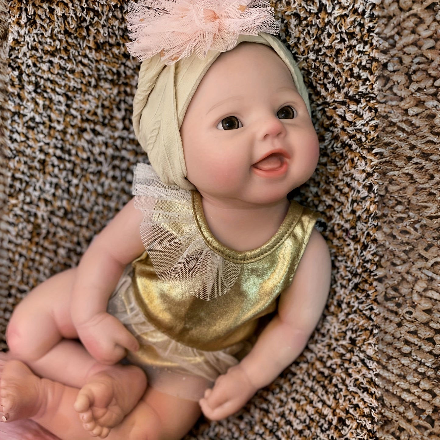 15.75inch Cuddly Bebe Reborn Girl Full Body Solid Silicone Reborn Doll Artist Oil Paint Skin Handmade Lifelike Realistic Art Baby Doll Soft Touch Feeling Can Have A Bath For Christmas Gift