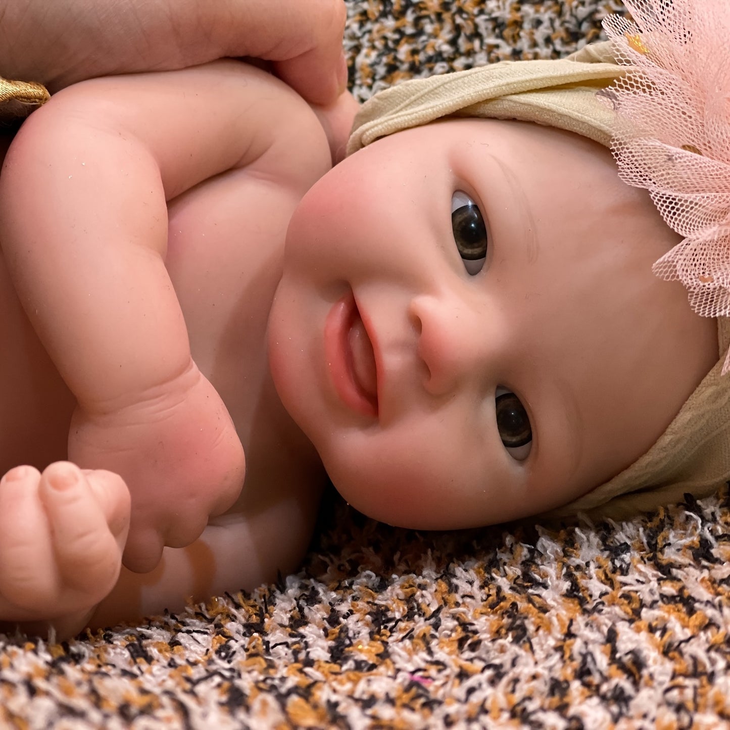 15.75inch Cuddly Bebe Reborn Girl Full Body Solid Silicone Reborn Doll Artist Oil Paint Skin Handmade Lifelike Realistic Art Baby Doll Soft Touch Feeling Can Have A Bath For Christmas Gift