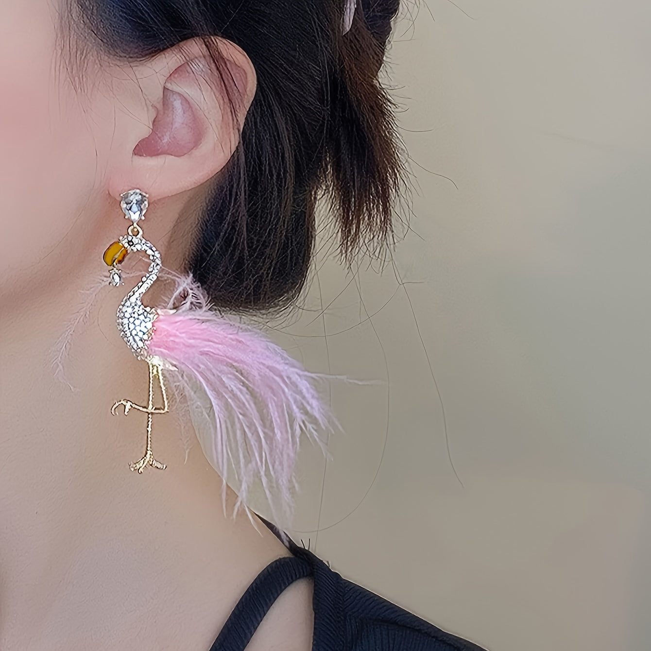 Brincos pendentes com design de pena de flamingo criativo exclusivo, joias banhadas a ouro de liga 14K com strass incrustados, brincos de festa de personalidade