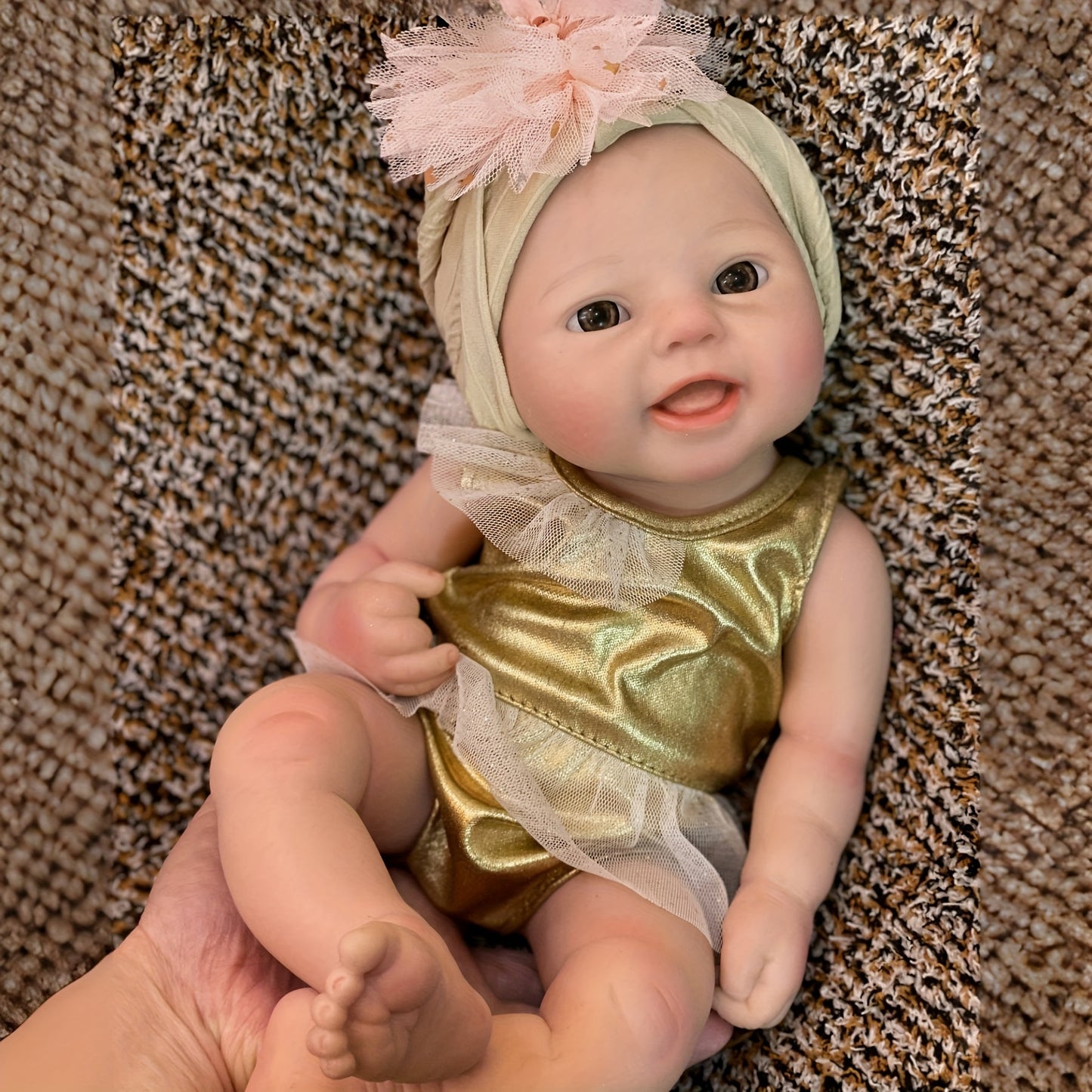 15.75inch Cuddly Bebe Reborn Girl Full Body Solid Silicone Reborn Doll Artist Oil Paint Skin Handmade Lifelike Realistic Art Baby Doll Soft Touch Feeling Can Have A Bath For Christmas Gift