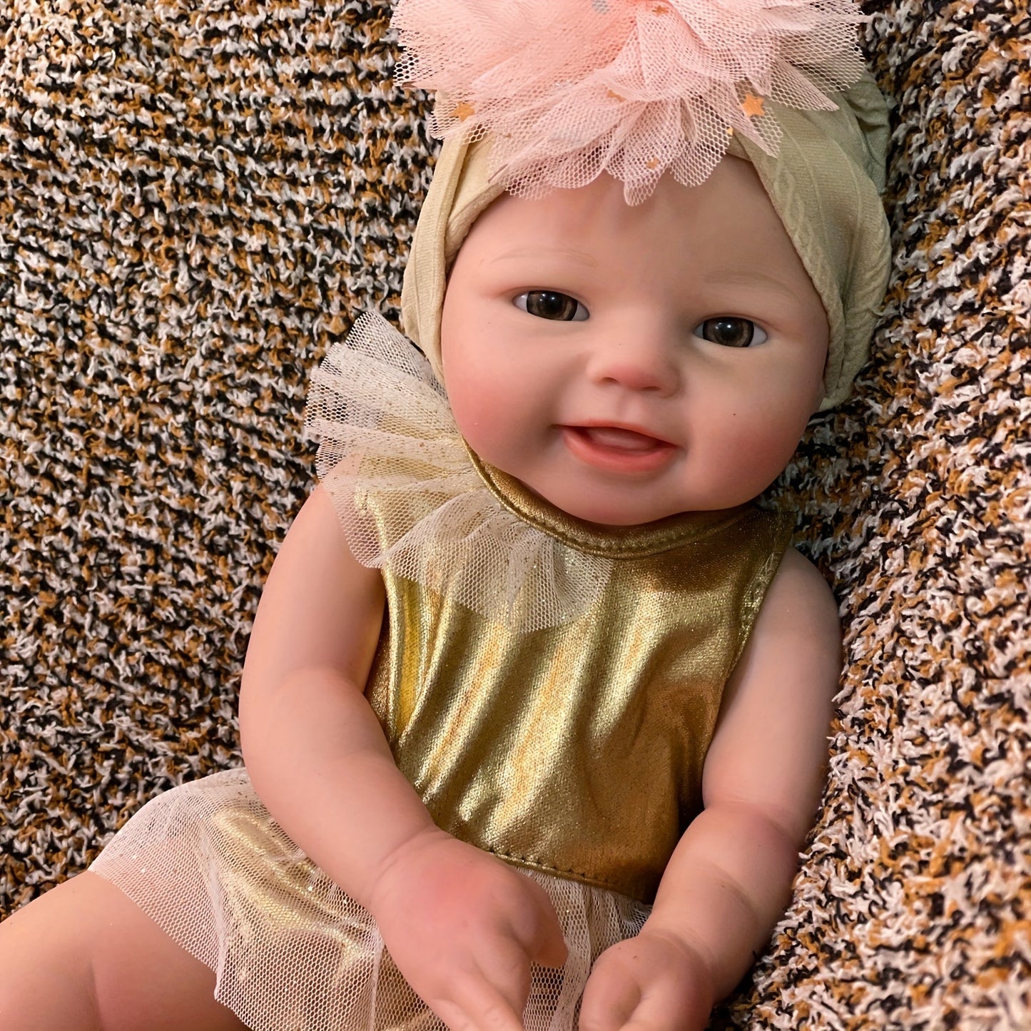 15.75inch Cuddly Bebe Reborn Girl Full Body Solid Silicone Reborn Doll Artist Oil Paint Skin Handmade Lifelike Realistic Art Baby Doll Soft Touch Feeling Can Have A Bath For Christmas Gift